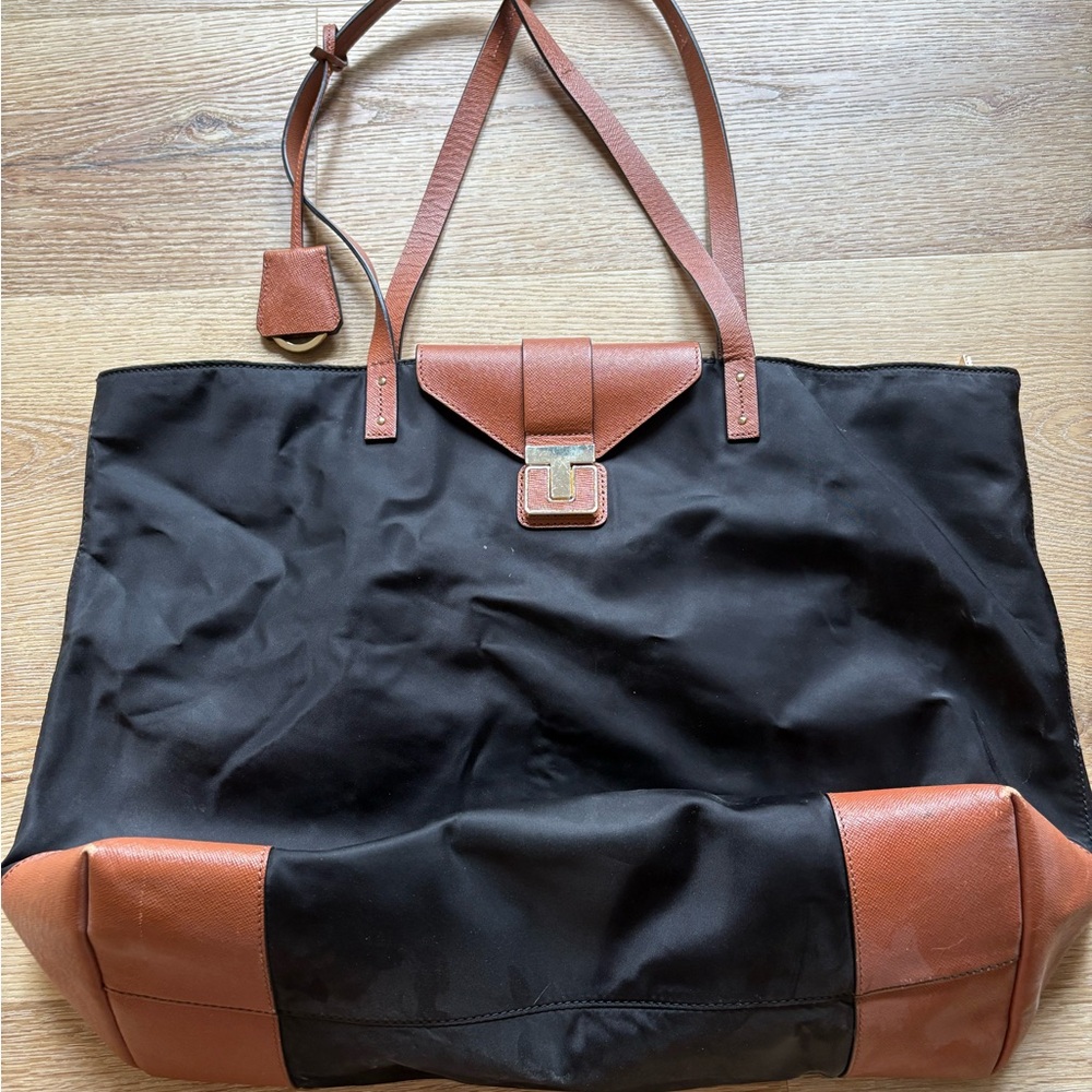 Chic Black and Tan Tote Bag